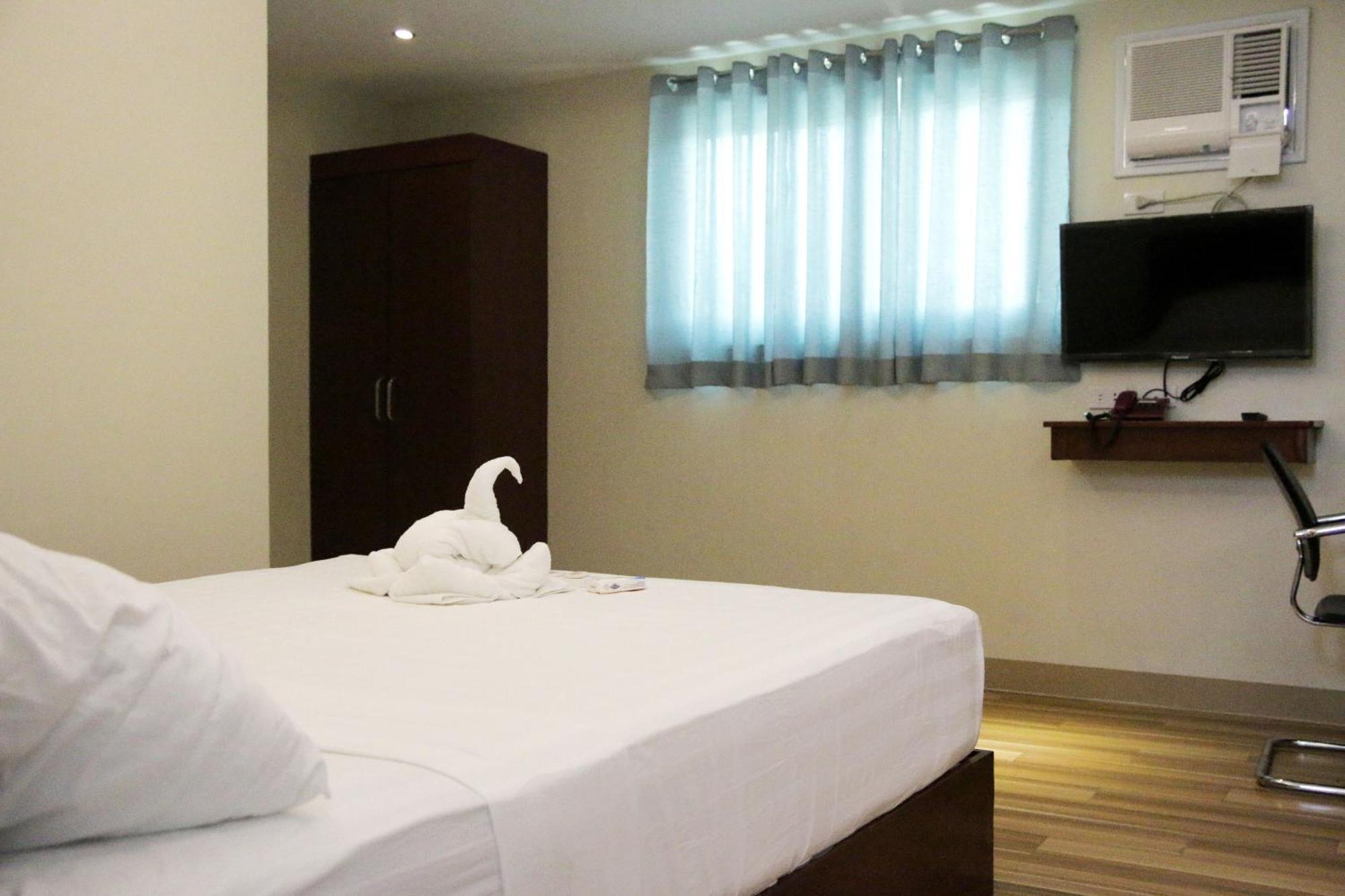 Happytelle Hotel Dipolog Buitenkant foto